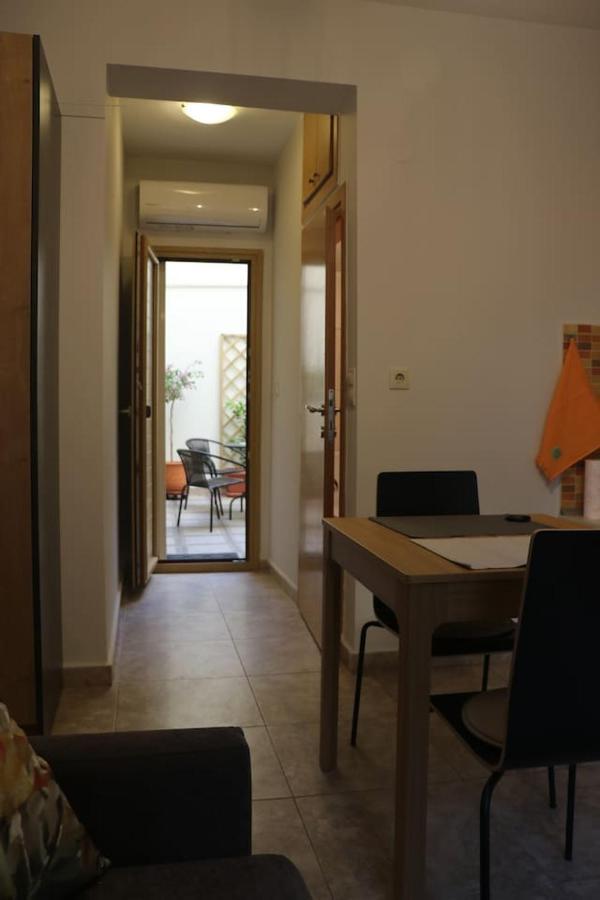 Quiet Urban Studio With Private Backyard Thessalonique Extérieur photo